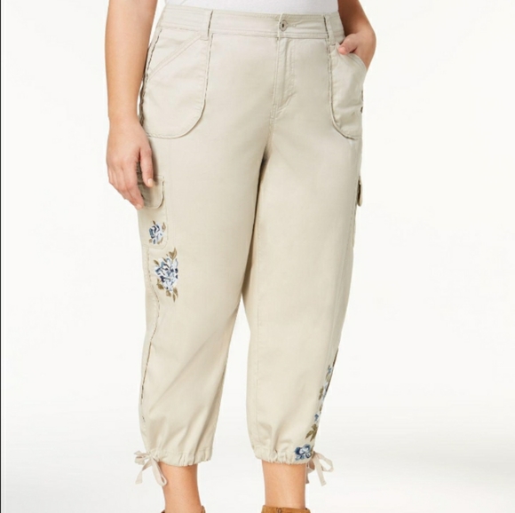 khaki cargo capri pants